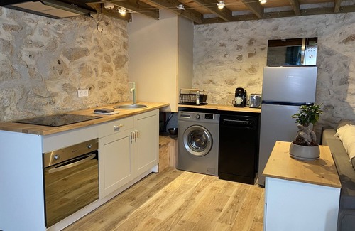 Illats Cottage | Attractive designer gîte with garden and jacuzzi, between Bordeaux and the Graves vineyards