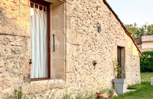Illats Cottage | Attractive designer gîte with garden and jacuzzi, between Bordeaux and the Graves vineyards