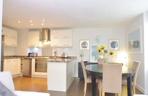 Cathedrals Apartment | Attractive Quiet Flat in popular London Bridge neighbourhood