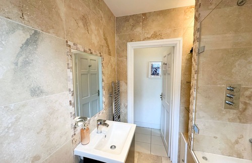 Sudbury House | Attractive Wembley Stadium Maisonette