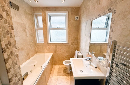 Sudbury House | Attractive Wembley Stadium Maisonette