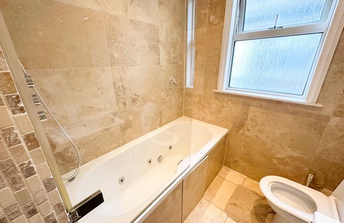 Sudbury House | Attractive Wembley Stadium Maisonette