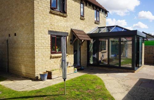 Atworth House | Atworth Haven: 4-Bed Home with Garden