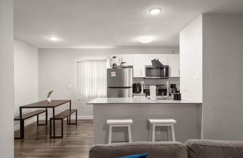 Hyde Park Apartment | ATX Casa Norte BnB ~ Near Hyde Park & UT Campus