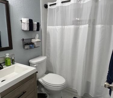 Milwood House | ATX North- Private room and Bathroom in Quiet Neighborhood