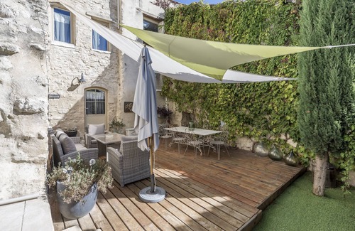 Saint-Michel-l'Observatoire House | Atypical village house with swimming pool