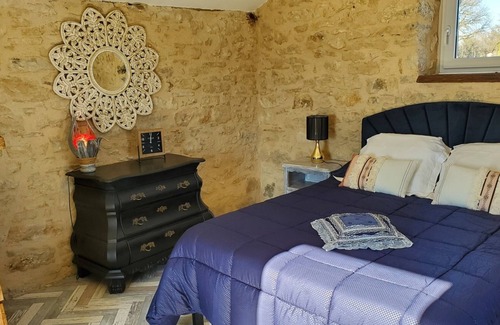 Figeac Bed & Breakfast | Atypical room