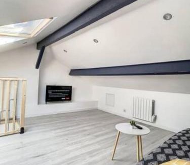Saint-Quentin Apartment | Atypique T1 Duplex - WIFI .Parking .Proche .Gare
