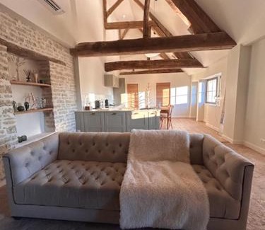 Meursault Villa | Au 8 à Meursault, Magnifique maison Bourguignonne au pied des vignes, jardin, places de parking privée