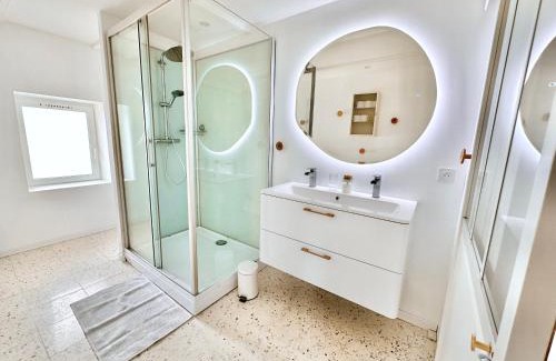 Carantec Apartment | Au Bon Accueil - Appartement vue mer - Hyper centre - Avec Home-Cinéma