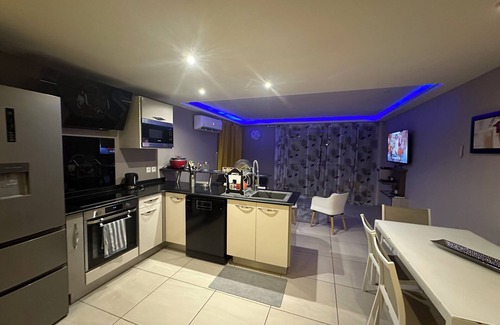 Les Abymes House | AU Bonheurs DE Pinpin