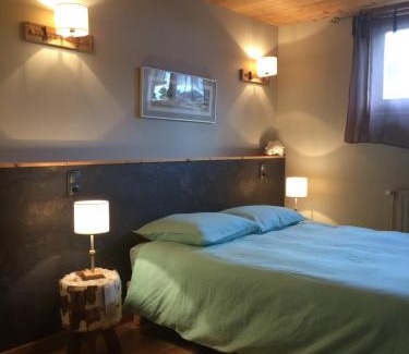 Les Fourgs Bed & Breakfast | Au Charnet
