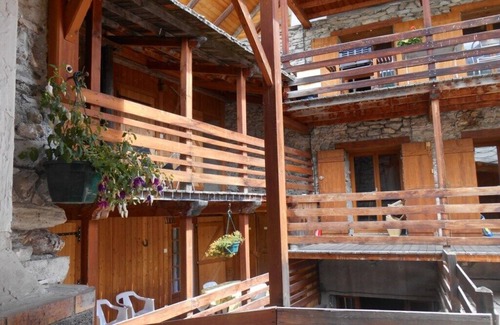 Molines-en-Queyras Apartment | Au Pays des mélèzes: under the roof, spacious, bright and very well equipped.