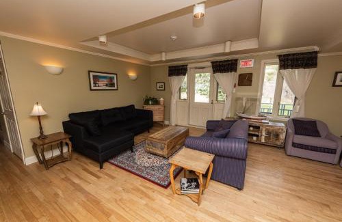 Saint-Joseph-de-la-Rive Hotel | Auberge Beausejour