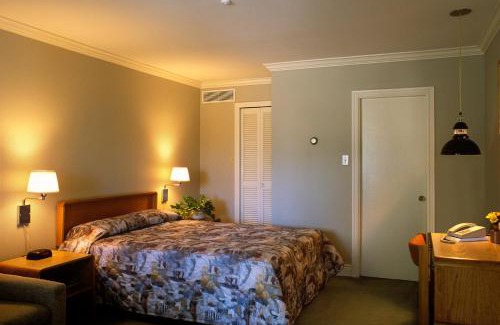 Caraquet Hotel | Auberge De La Baie