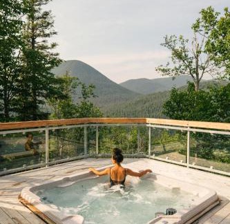 Sainte-Anne-des-Monts Hotel | Auberge de Montagne des Chic-Chocs Mountain Lodge - Sepaq