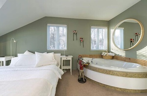 Cap-a-l'Aigle Bed & Breakfast | Auberge des Eaux Vives