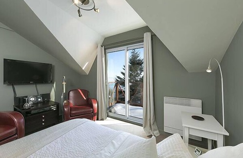 Cap-a-l'Aigle Bed & Breakfast | Auberge des Eaux Vives