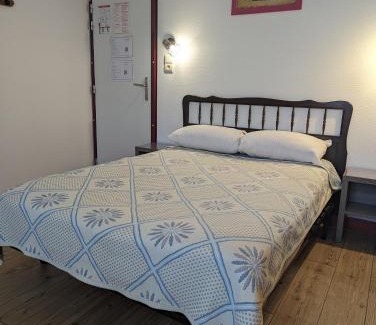 Aubenas Hotel | Auberge Des Pins