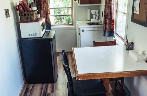 Saint-Bernard-sur-Mer Hotel | Auberge et Salle de Spectacle La Fascine