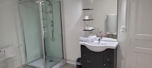 Saint-Remy-Sur-Durolle Hotel | Auberge Gauloise