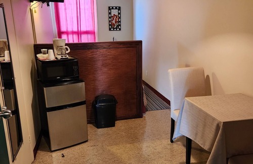 Sainte-Anne-des-Monts Hotel | Auberge Internationale La Vieille École