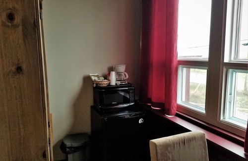 Sainte-Anne-des-Monts Hotel | Auberge Internationale La Vieille École