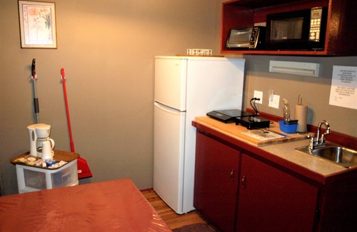 Sainte-Anne-des-Monts Hotel | Auberge Internationale La Vieille École