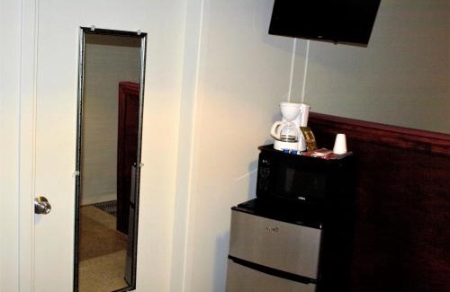 Sainte-Anne-des-Monts House | Auberge Internationale La Vieille École