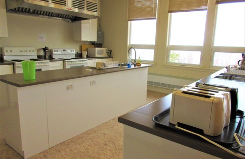 Cap-aux-Os Hotel | Auberge La Petite École de Forillon