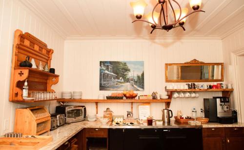 Gaspe Hotel | Auberge Sous les Arbres