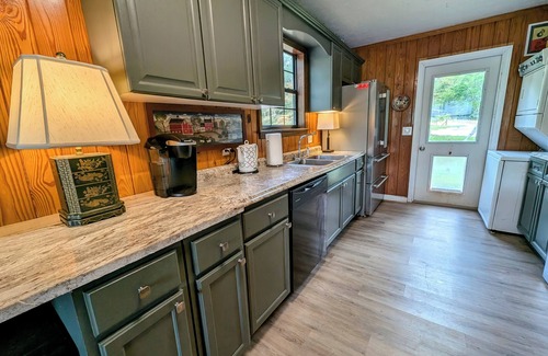 Auburn Cabin | Auburn University Private Waterfront Getaway w/WiFi