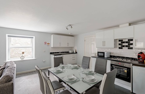 Castle Douglas Cottage | Auchenlarie Courtyard No 3 - a cottage that sleeps 6 guests in 4 bedrooms