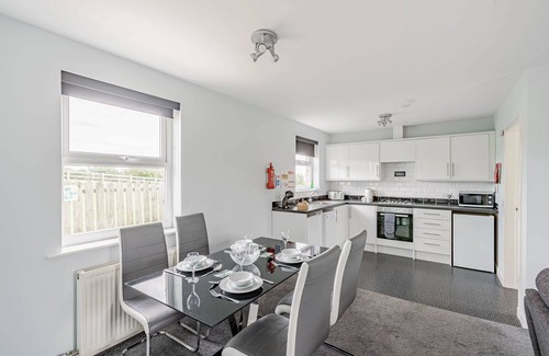 Castle Douglas Cottage | Auchenlarie Courtyard No 5 - a cottage that sleeps 4 guests in 2 bedrooms