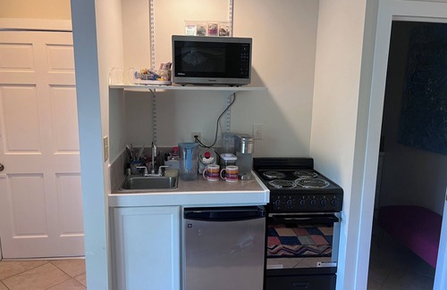 Audubon Apartment | Audubon Park ! Dead end street, Cozy 1-bedroom apartment in awesome NOLA w/AC