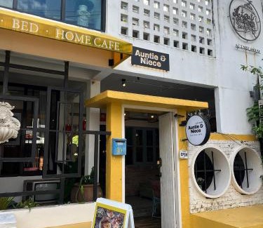 Talat Yai House | Auntie & Niece PHUKET