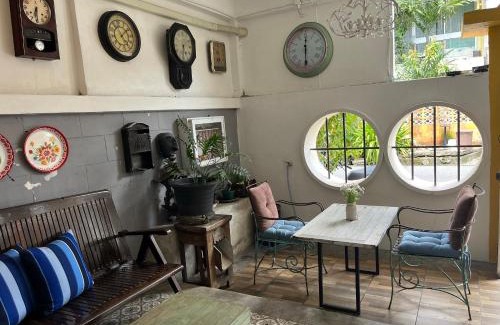 Talat Yai House | Auntie & Niece PHUKET