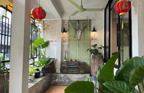 Talat Yai House | Auntie & Niece PHUKET