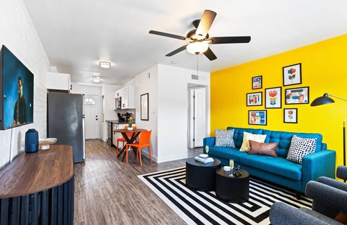 Entertainment District House | Aura-2 Units-Next to the Entertainment District