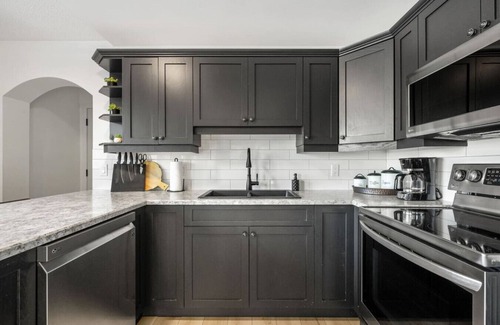 East Kootenay Apartment | Aurora | Game Room | Hot Tub | Mountain/Lake Views