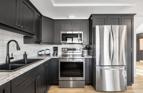 East Kootenay Apartment | Aurora | Game Room | Hot Tub | Mountain/Lake Views