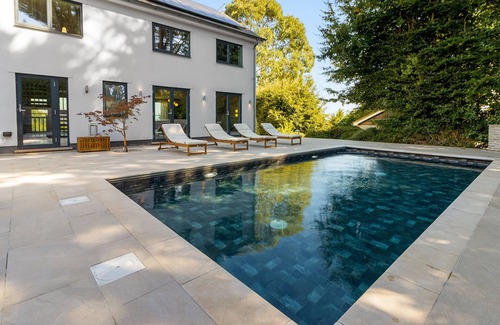 Torquay Cottage | Austiger House - a house that sleeps 8 guests in 4 bedrooms