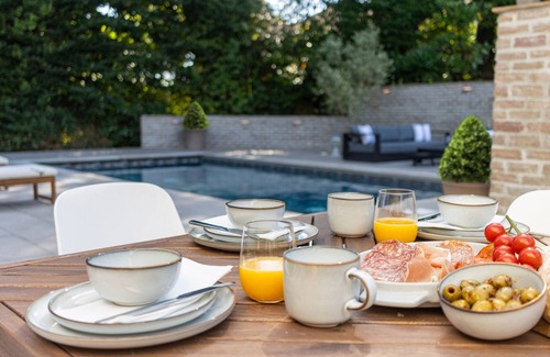 Torquay Cottage | Austiger House - a house that sleeps 8 guests in 4 bedrooms