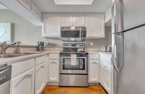 Downtown Austin Apartment | Austin Downtown Living | Remote-Work Setup | Near Restaurants + Bars