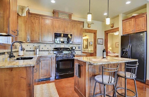 Two Creeks Cottage | Austin Lakeway Estate Cottage: Private Mountain-Style Guest Lodge