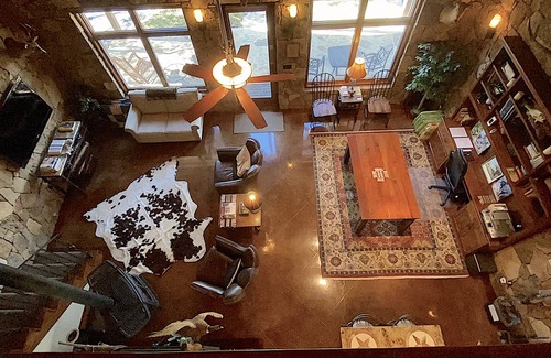 Two Creeks Cottage | Austin Lakeway Estate Cottage: Private Mountain-Style Guest Lodge