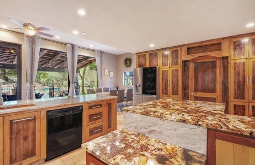 Rocky Ridge House | Austin Retreat: 4 Bedroom, 3.5 Bath, Pool, & HotTubnn