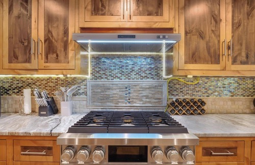 Rocky Ridge House | Austin Retreat: 4 Bedroom, 3.5 Bath, Pool, & HotTubnn