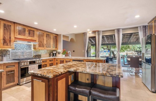 Rocky Ridge House | Austin Retreat: 4 Bedroom, 3.5 Bath, Pool, & HotTubnn
