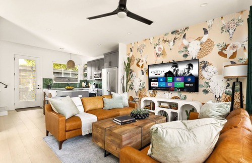 South Lamar House | Austin Retreat for 12 Pool, Game Room, Private Casita Mins from Downtown
